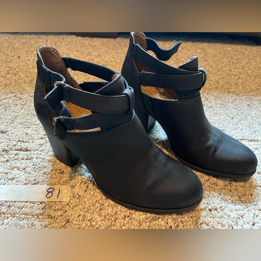 Natural soul black booties